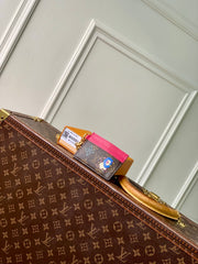 LOUIS VUITTON  Lv Charms Card Holder Monogram Leather Keyring Card Case Stylish Refined. And Elegant Bag Bags #81832A